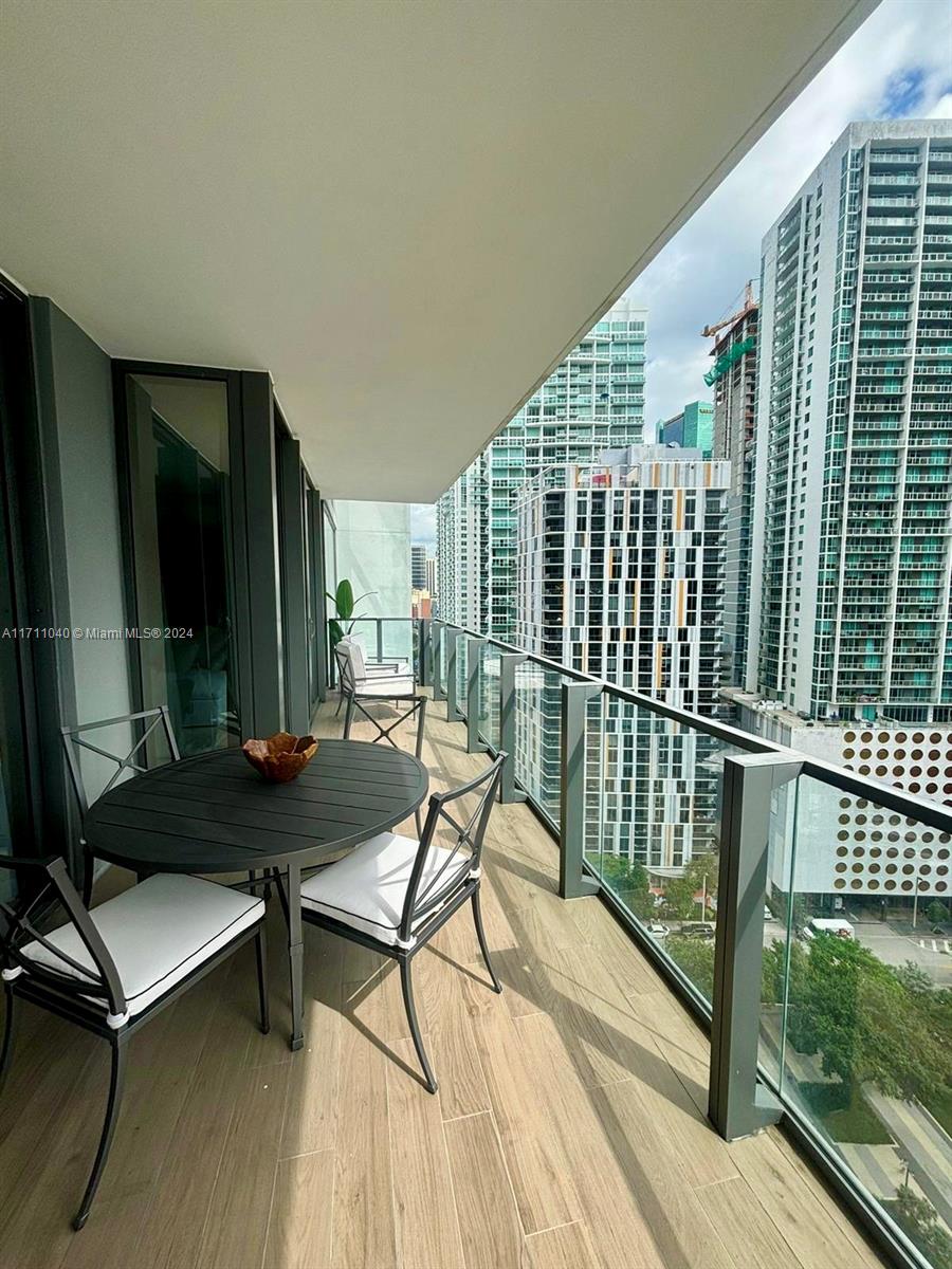 68 SE 6th St #1403, Miami, Florida image 33