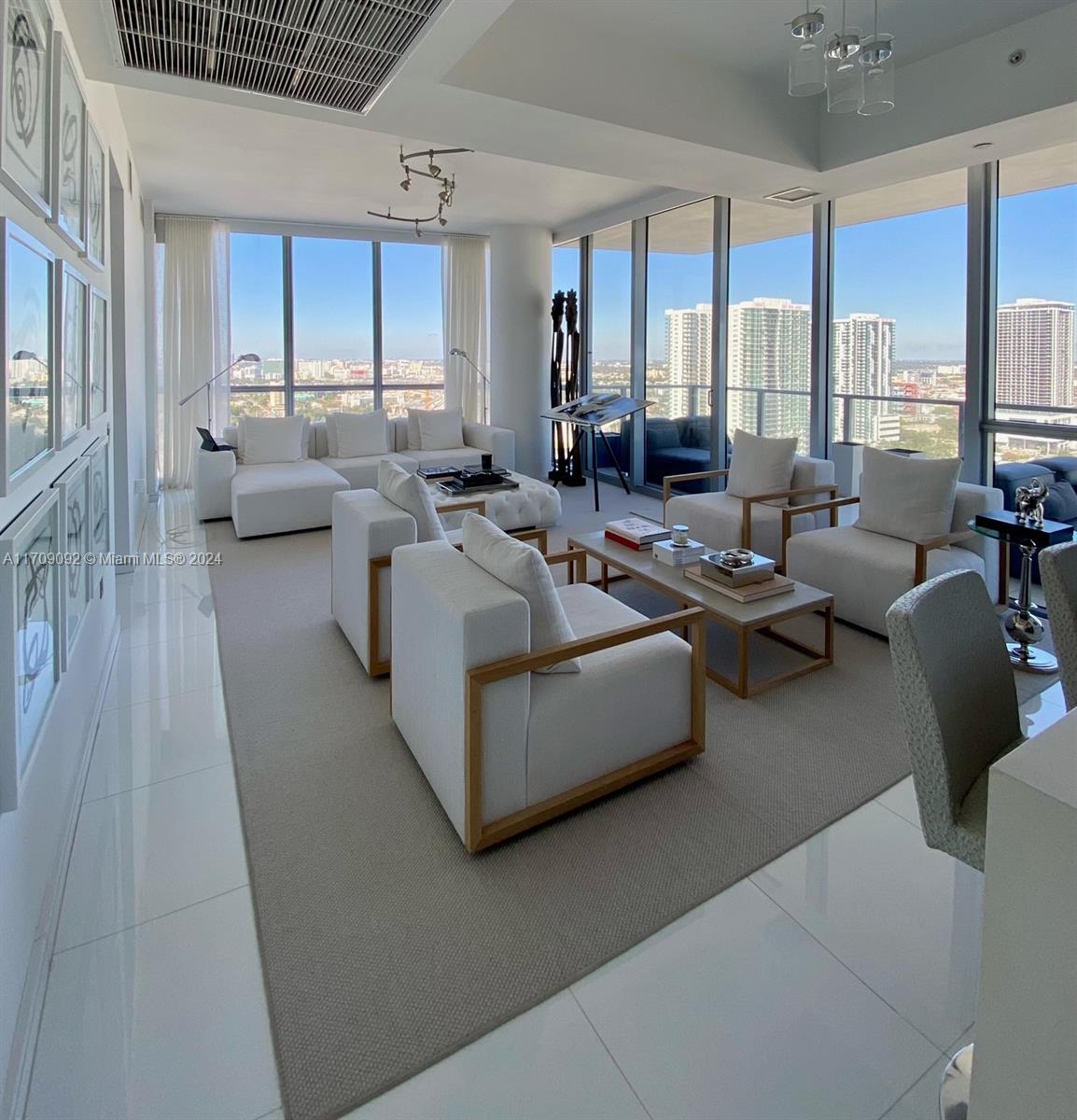 Condo for Sale in Miami, FL