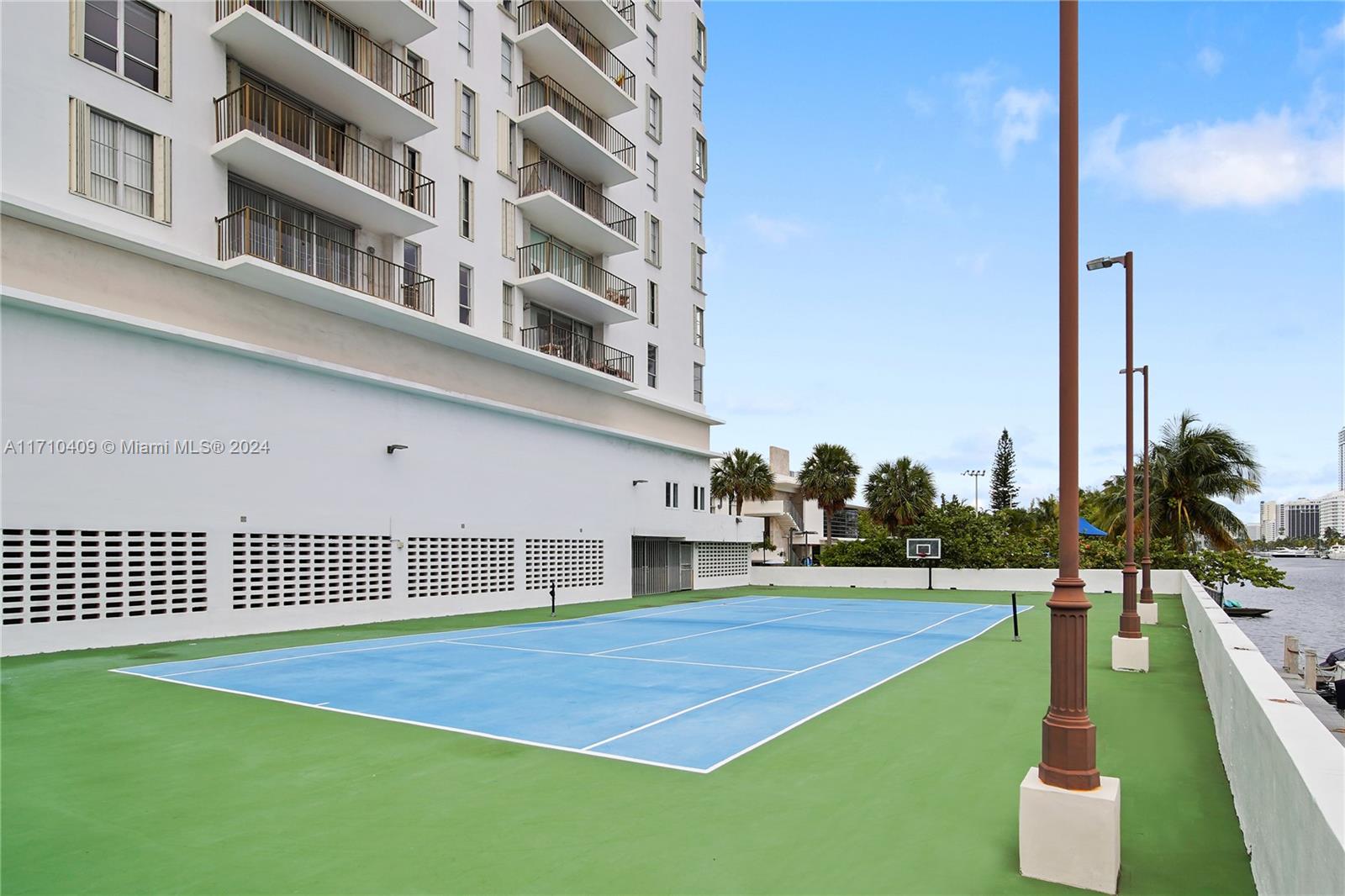 4101 Pine Tree Dr #1802/1803, Miami Beach, Florida image 29