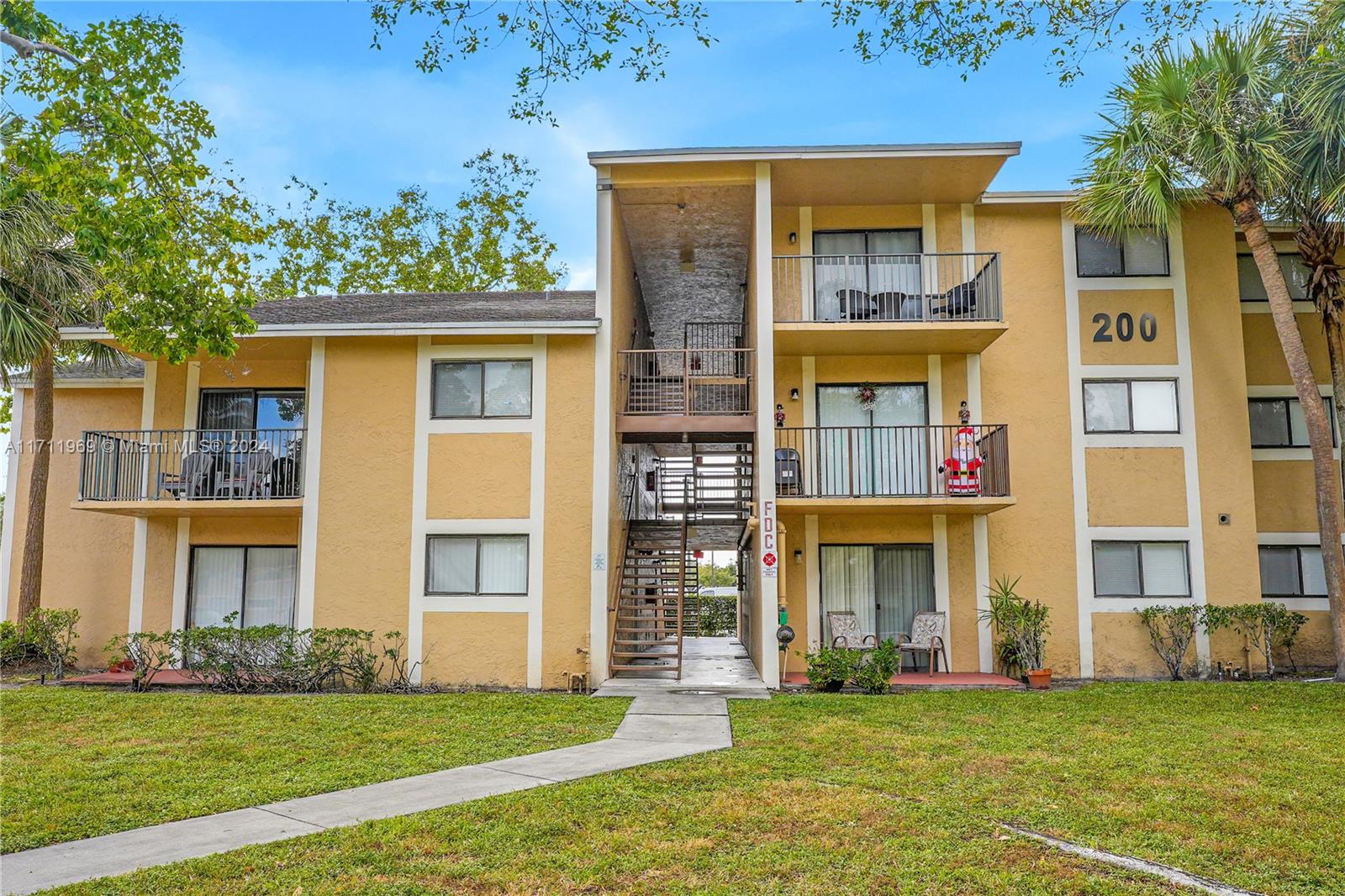 200 W Palm Cir W #203, Pembroke Pines, Florida image 19