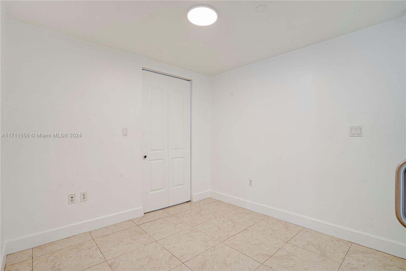 350 S Miami Ave #1606, Miami FL 33130