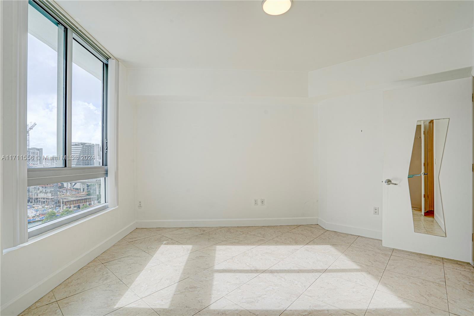350 S Miami Ave #1606, Miami FL 33130