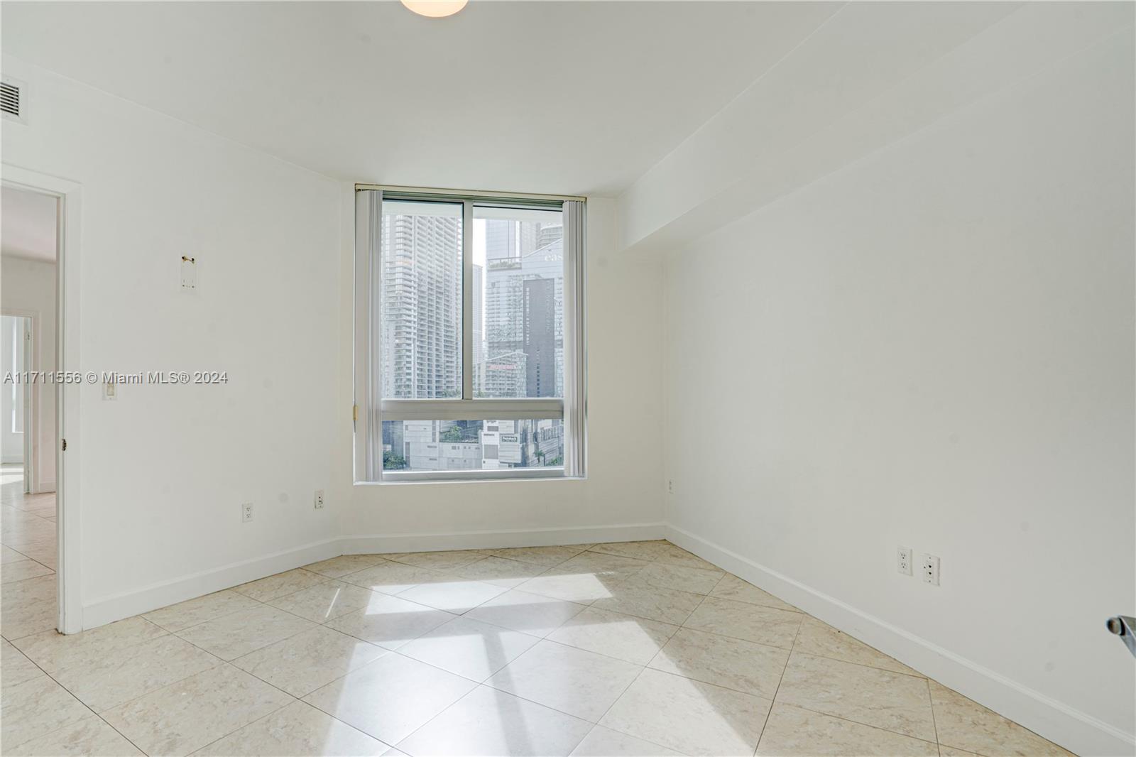 350 S Miami Ave #1606, Miami FL 33130
