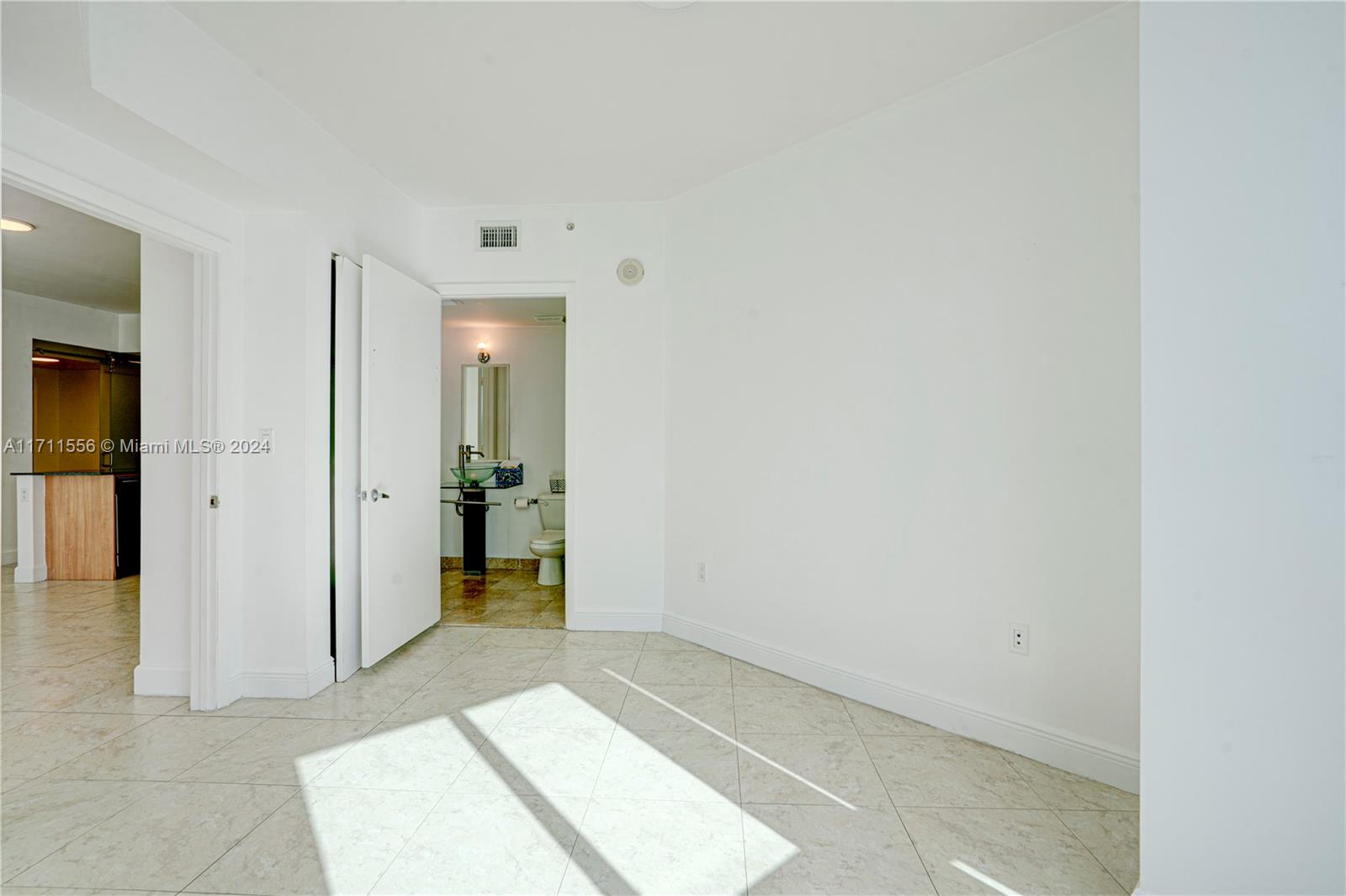 350 S Miami Ave #1606, Miami FL 33130