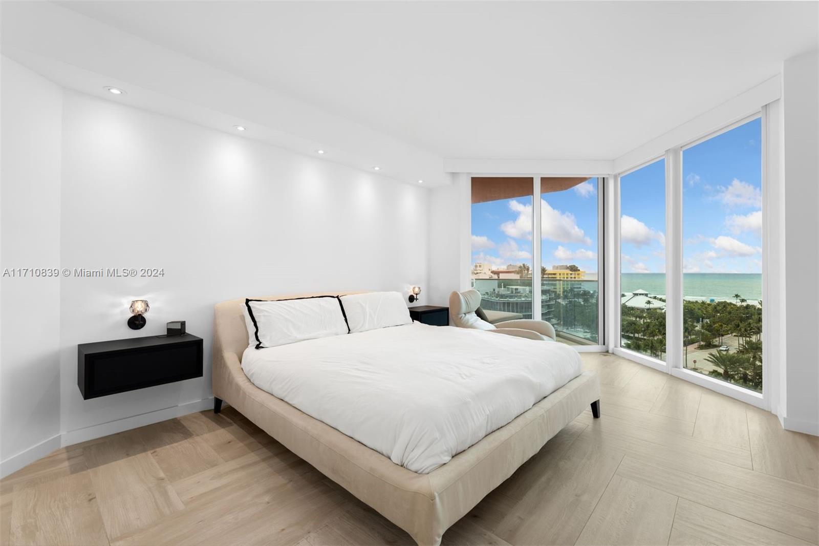 300 S Pointe Dr #1105, Miami Beach FL 33139