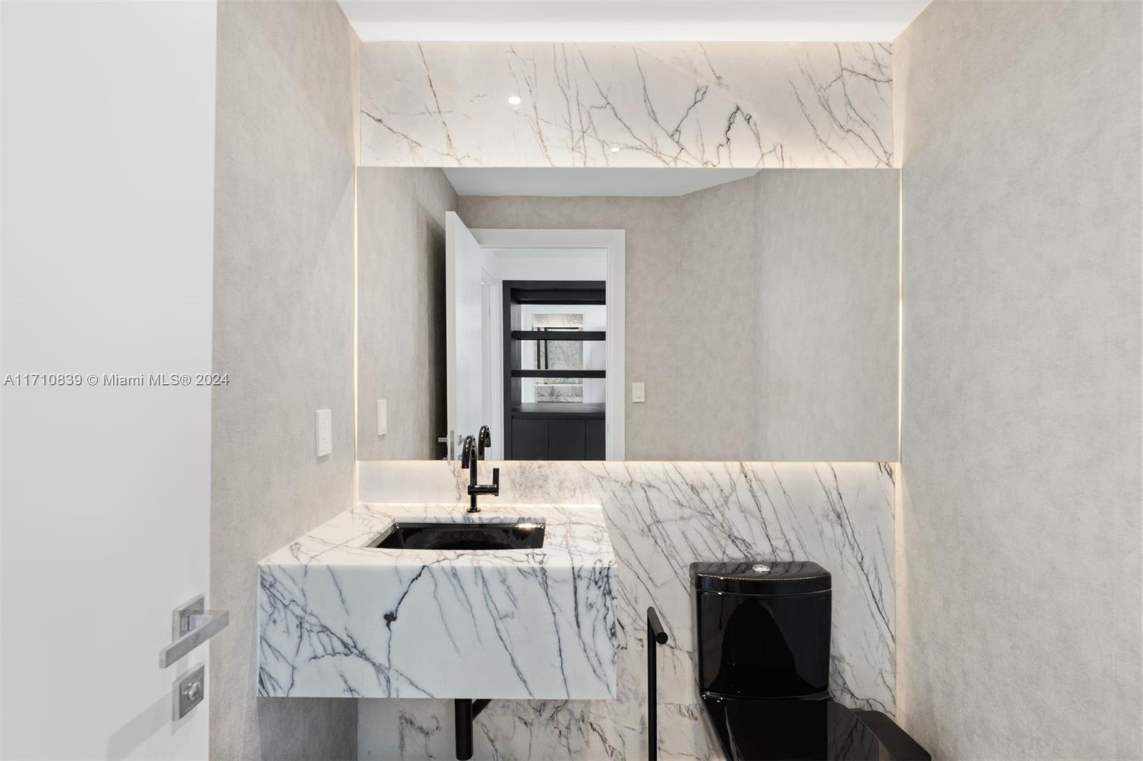 300 S Pointe Dr #1105, Miami Beach FL 33139