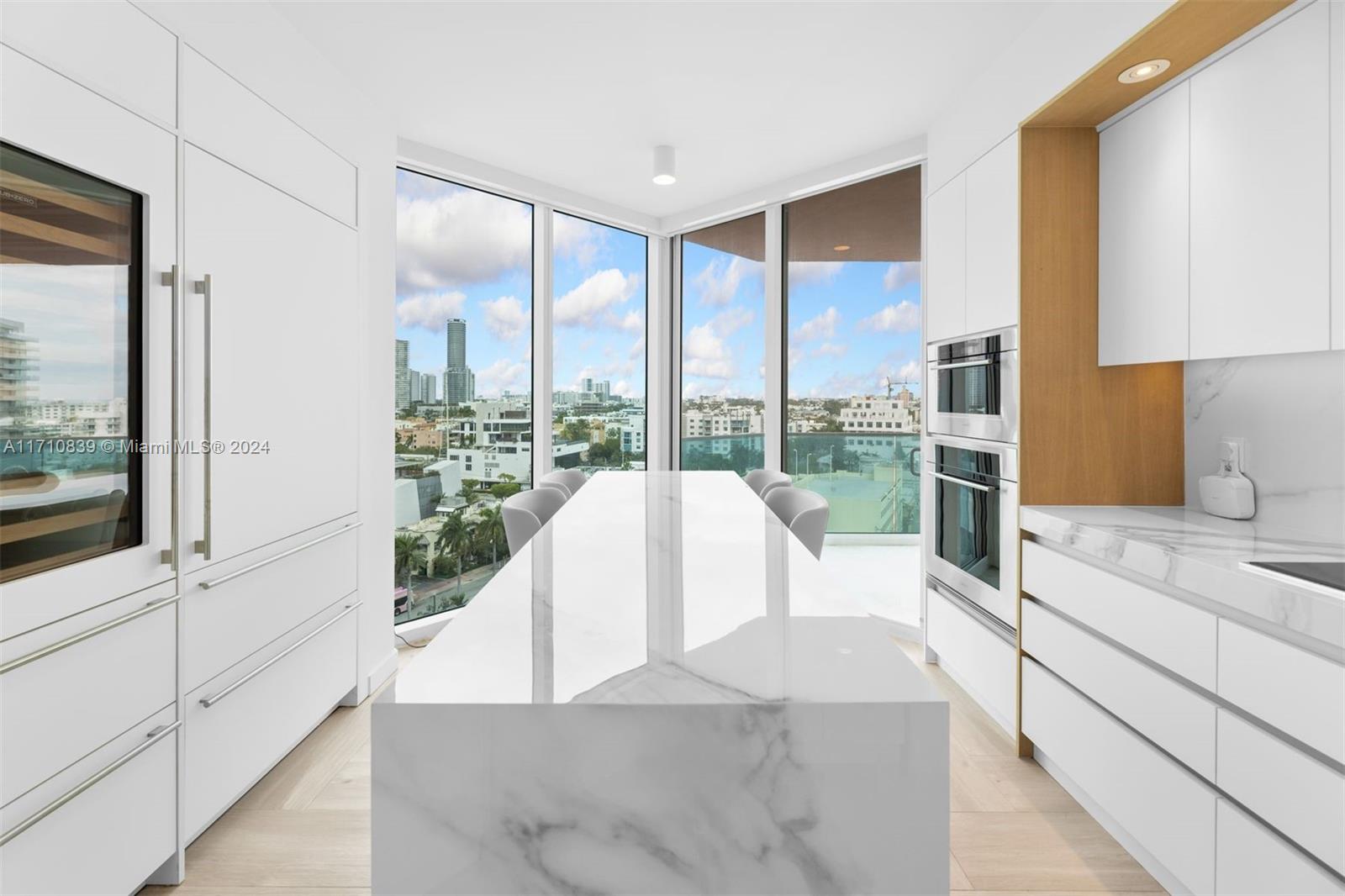 300 S Pointe Dr #1105, Miami Beach FL 33139