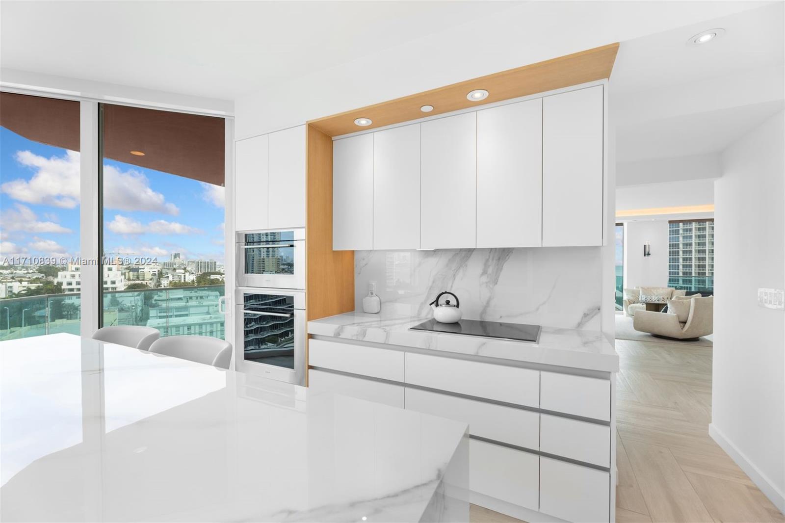 300 S Pointe Dr #1105, Miami Beach FL 33139