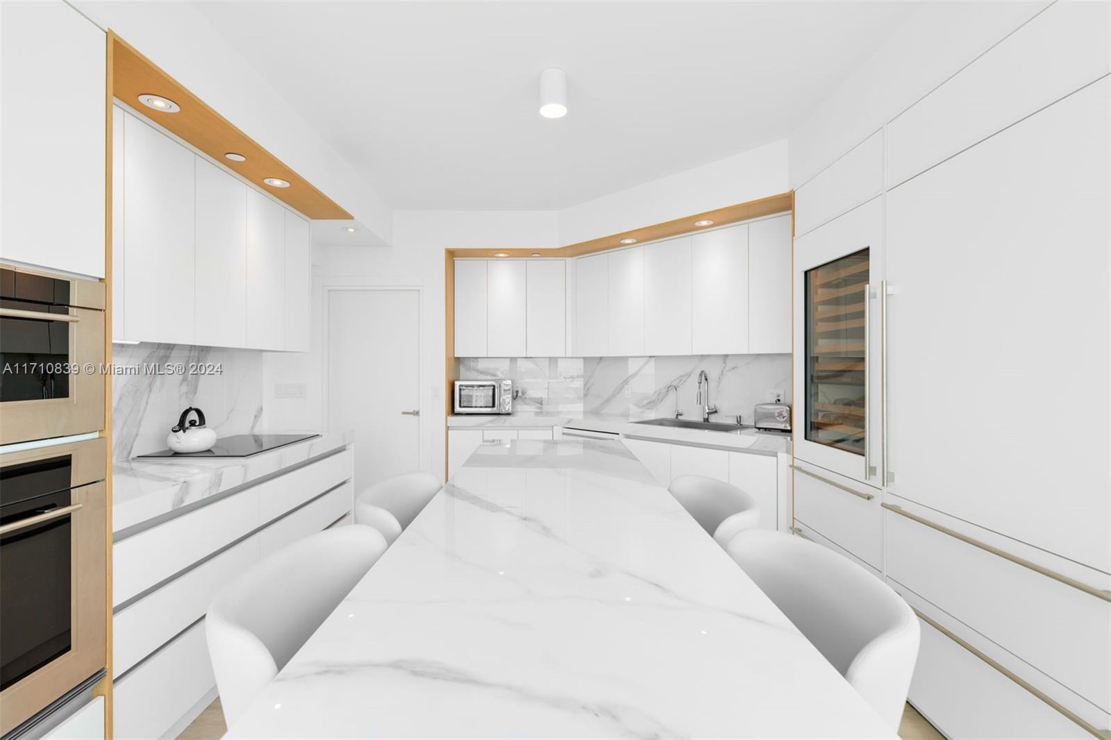300 S Pointe Dr #1105, Miami Beach FL 33139