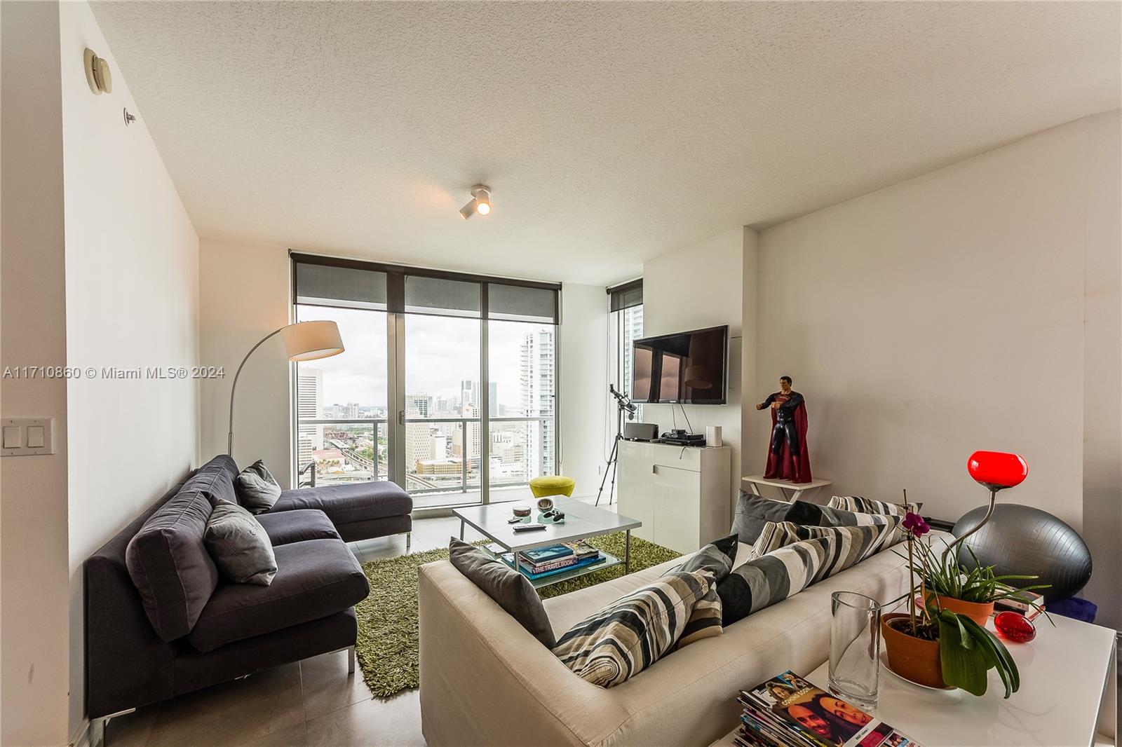 185 SW 7th St #3111, Miami, Florida image 3