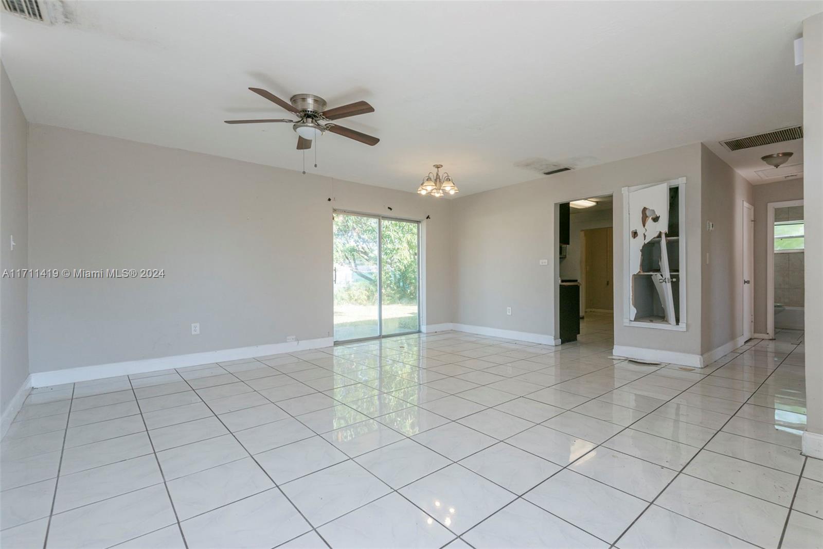 921 NW 200th Ter, Miami Gardens, Florida image 3