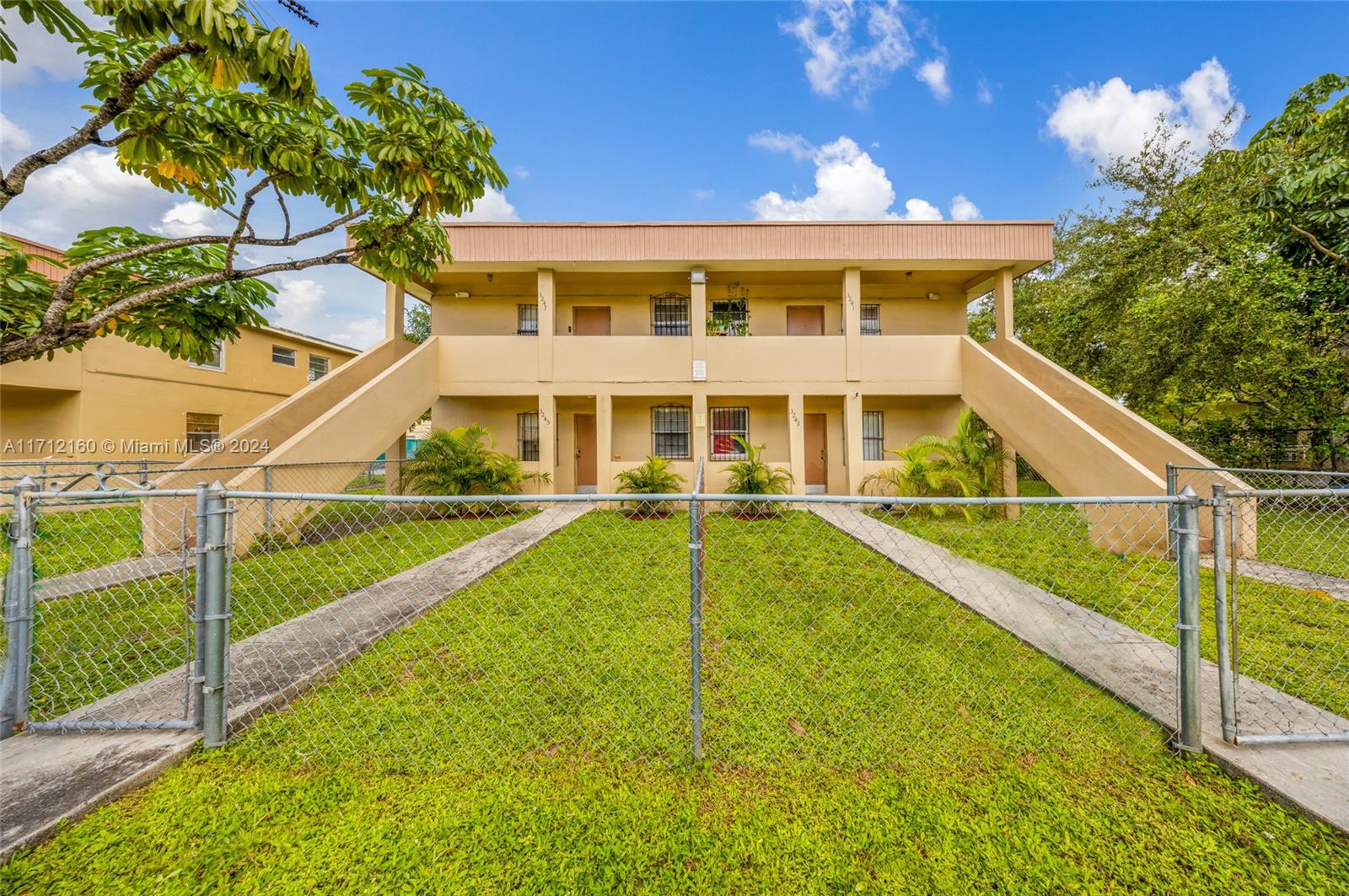 3245 NW 47th St, Miami, Florida image 2