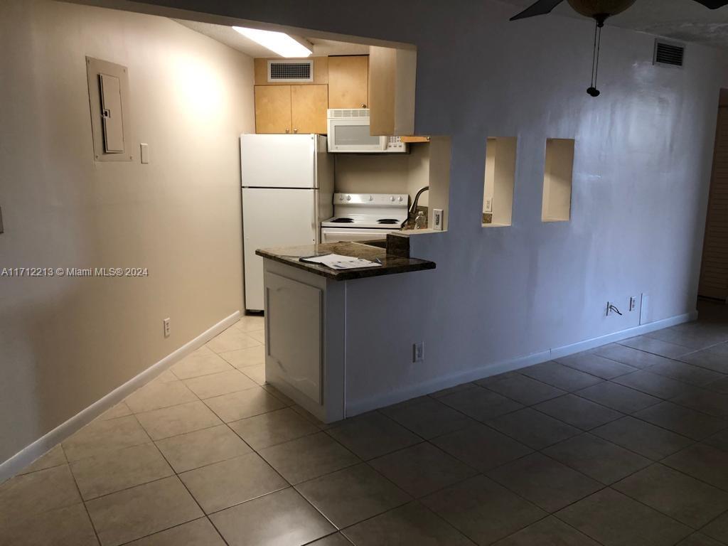 215 Lake Pointe Dr #103, Oakland Park, Florida image 2