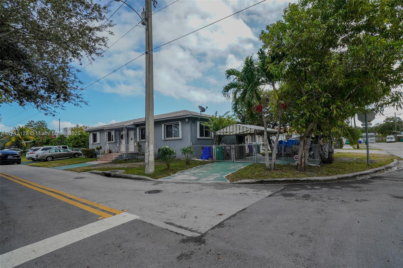3140-42 SW 27th Ter
