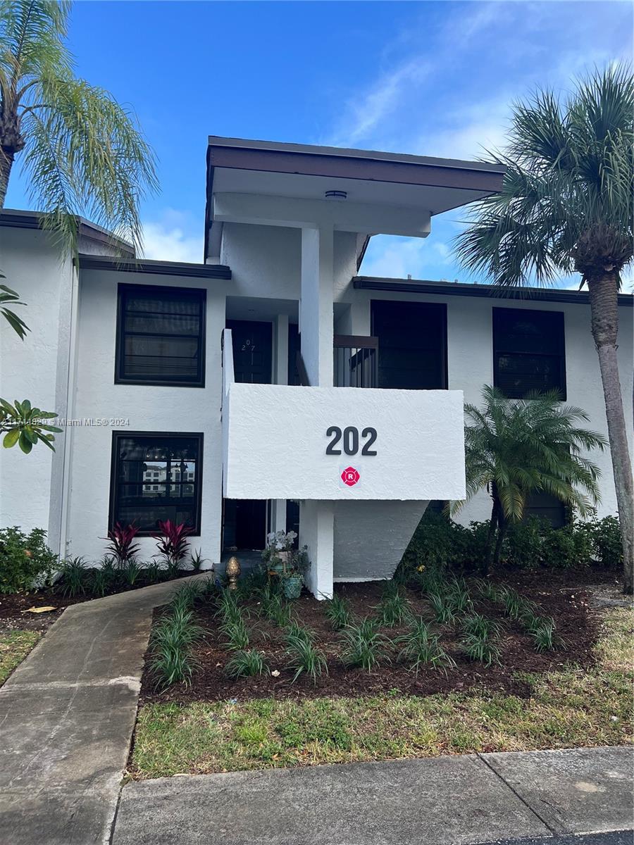 202 Lake Pointe Dr #107, Oakland Park, Florida image 3