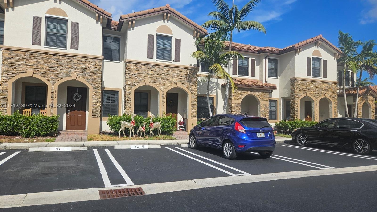 COME TAKE A LOOK AT THIS OUTSTANDING TOWNHOUSE IN BEATIFUL MARTINIQUE AT OASIS
THIS 3 BED 2.5 BATH FEATURES STAINLESS STEEL APPLIANCES, TILE FLOORS DOWNSTAIRS AND CARPET UPSTAIRS. VERY LOW ASSOCIATION FEE. THIS IS A TRULY MUST SEE. EASY TO SHOW