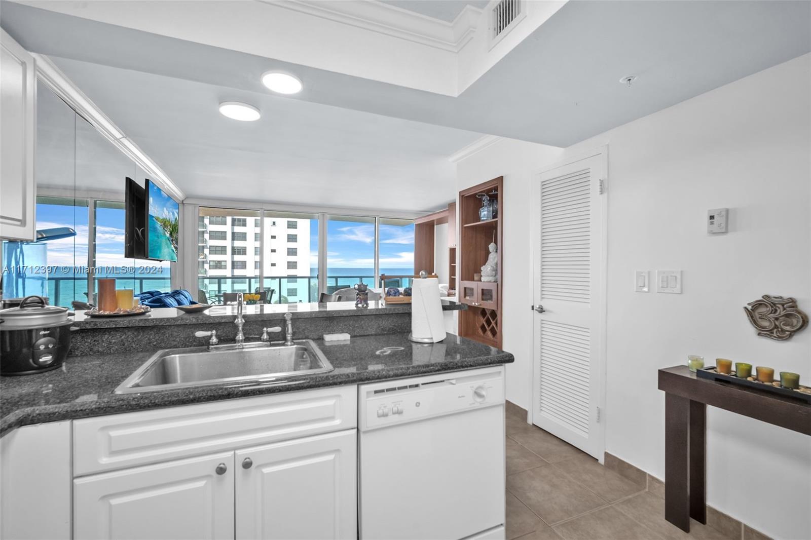 2501 S Ocean Drive #809, Hollywood, Florida image 2