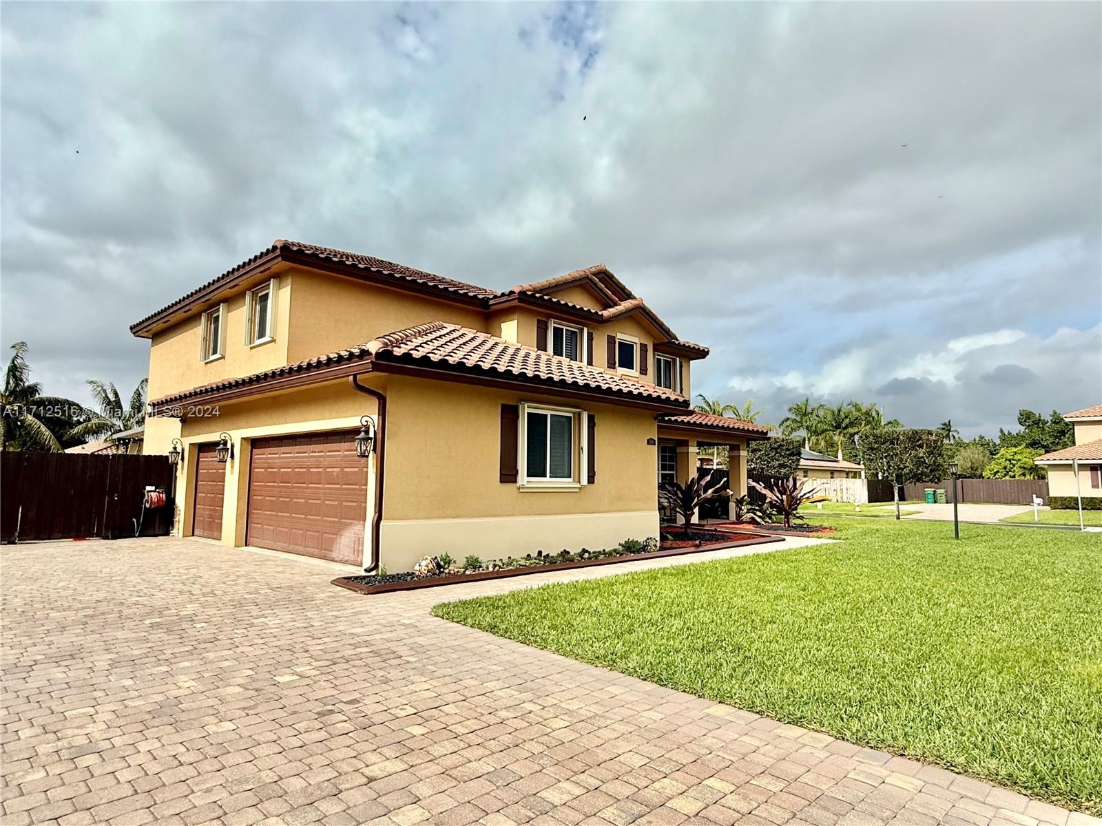 2190 NW 16th Pl, Homestead, Florida image 2