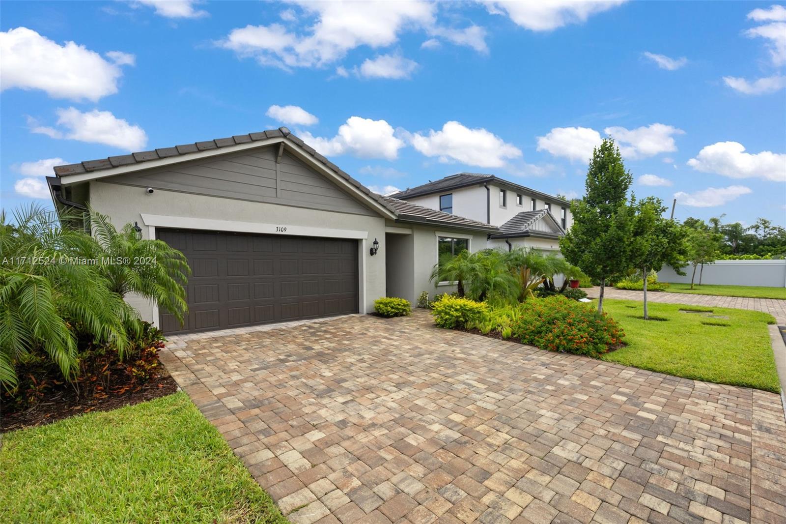 3109 Buttonwood Ct, Lauderdale Lakes, Florida image 2