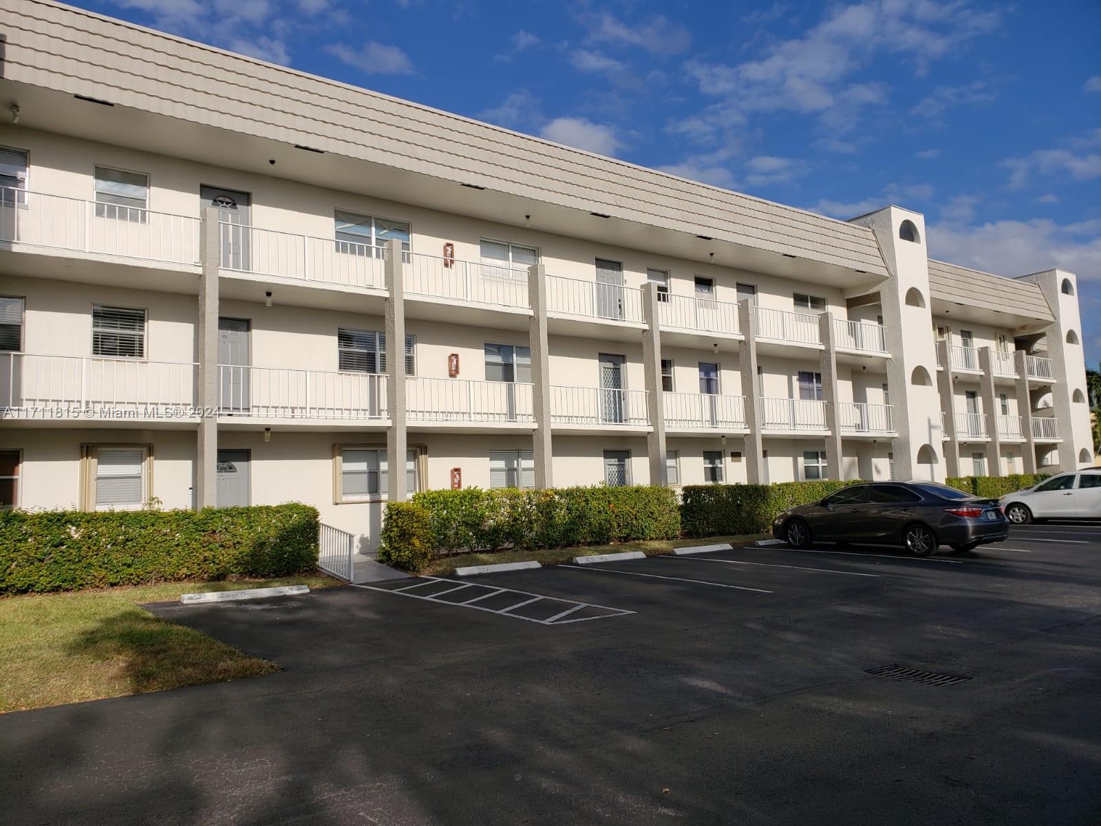 8350 Sunrise Lakes Blvd #202, Sunrise, Florida image 2