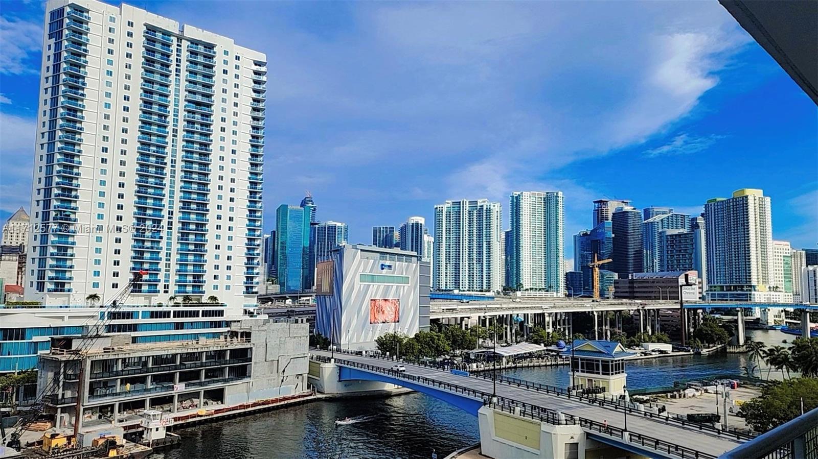 Step into luxury living in the heart of Brickell! This 2-bedroom, 1-bathroom unit on the 8th floor of the Neo Loft offers breathtaking views that you'll fall in love with.
Enjoy a spacious, open-concept layout designed for comfort and style. The building is packed with top-tier amenities, including a refreshing pool, tennis courts, a dog park for your furry friends, and secure storage options. With easy access to the highway, commuting is a breeze, while the vibrant financial district and Brickell's renowned nightlife are just steps away.
Experience the perfect blend of convenience and modern living in one of Miami's most sought-after neighborhoods. Don’t miss this opportunity—schedule your viewing today!