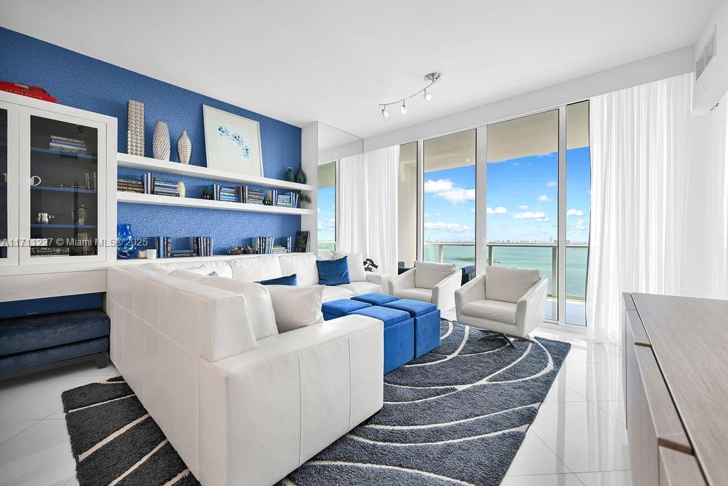 Condo for Sale in Miami, FL