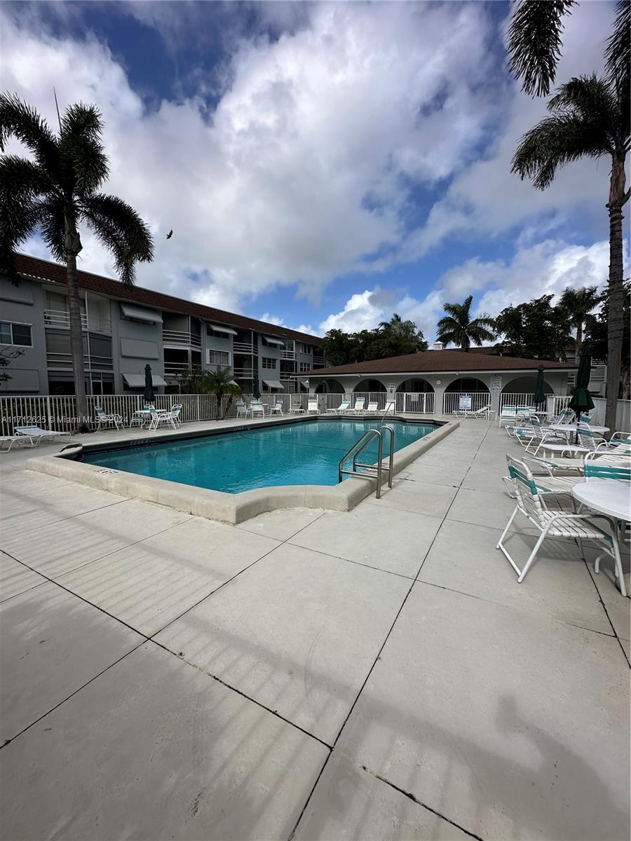 400 SE 10th St #204, Deerfield Beach, Florida image 23