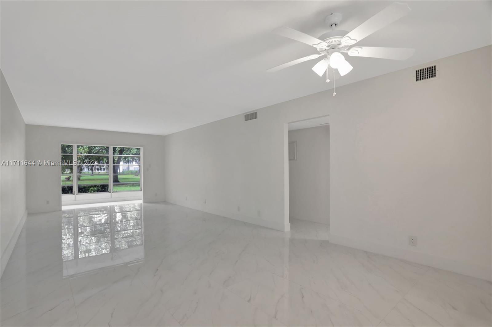 2202 Lucaya Bnd #M1, Coconut Creek, Florida image 2