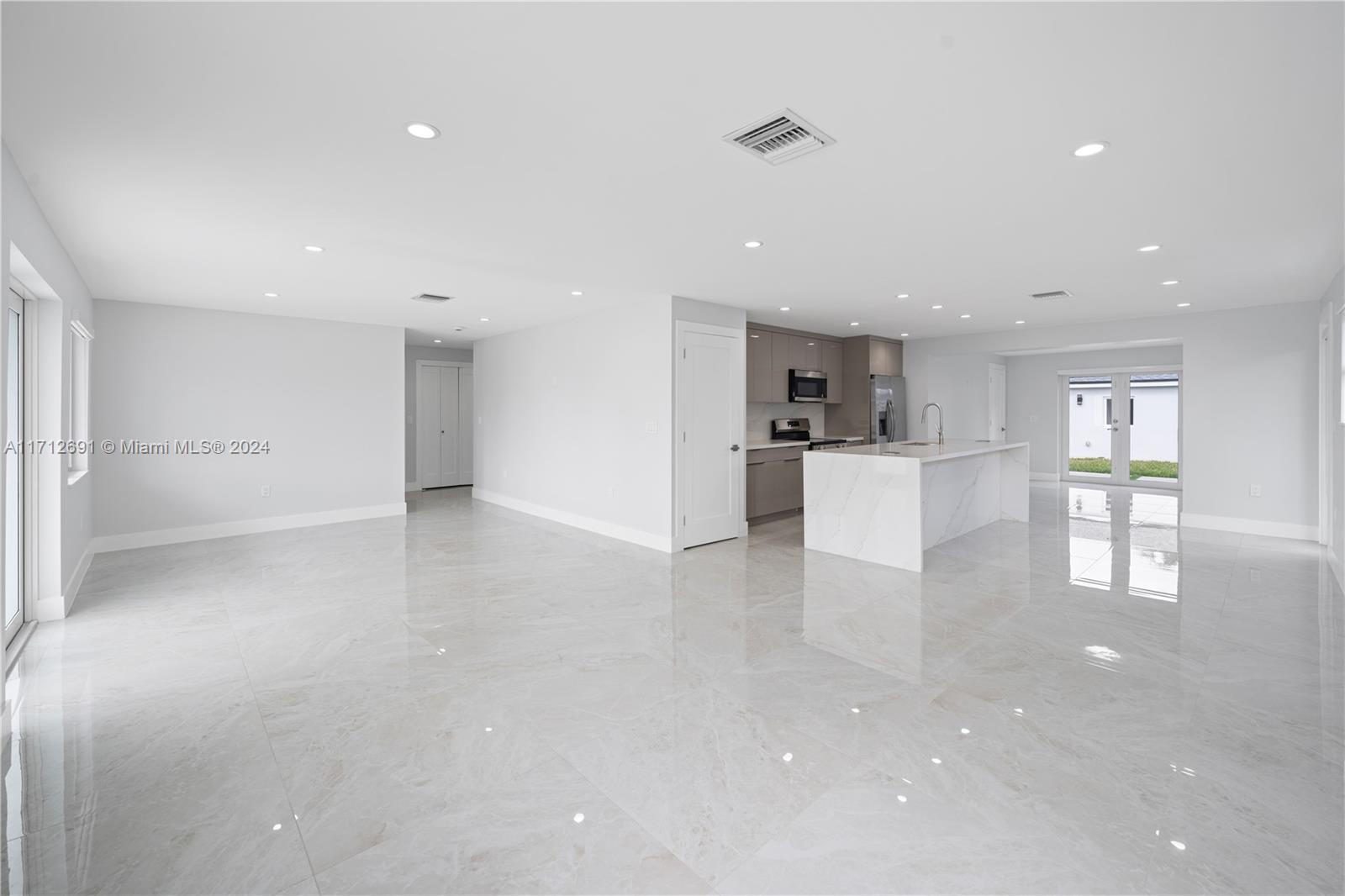 725 E 53rd St, Hialeah, Florida image 4