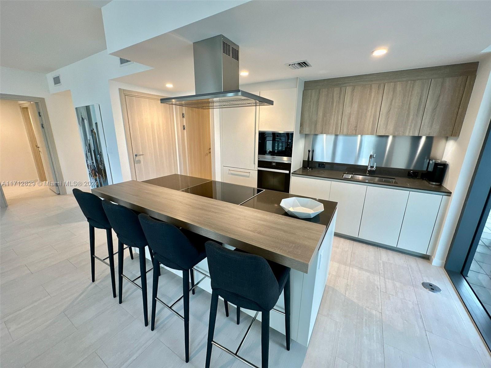 1000 Brickell Plz #3101, Miami FL 33131