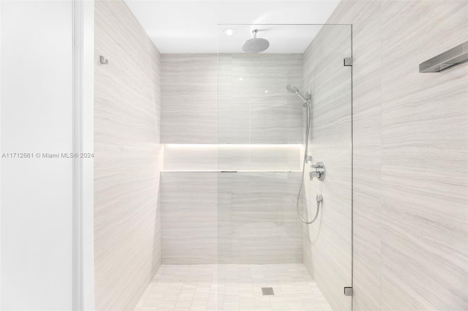 300 S Pointe Dr #1105, Miami Beach FL 33139