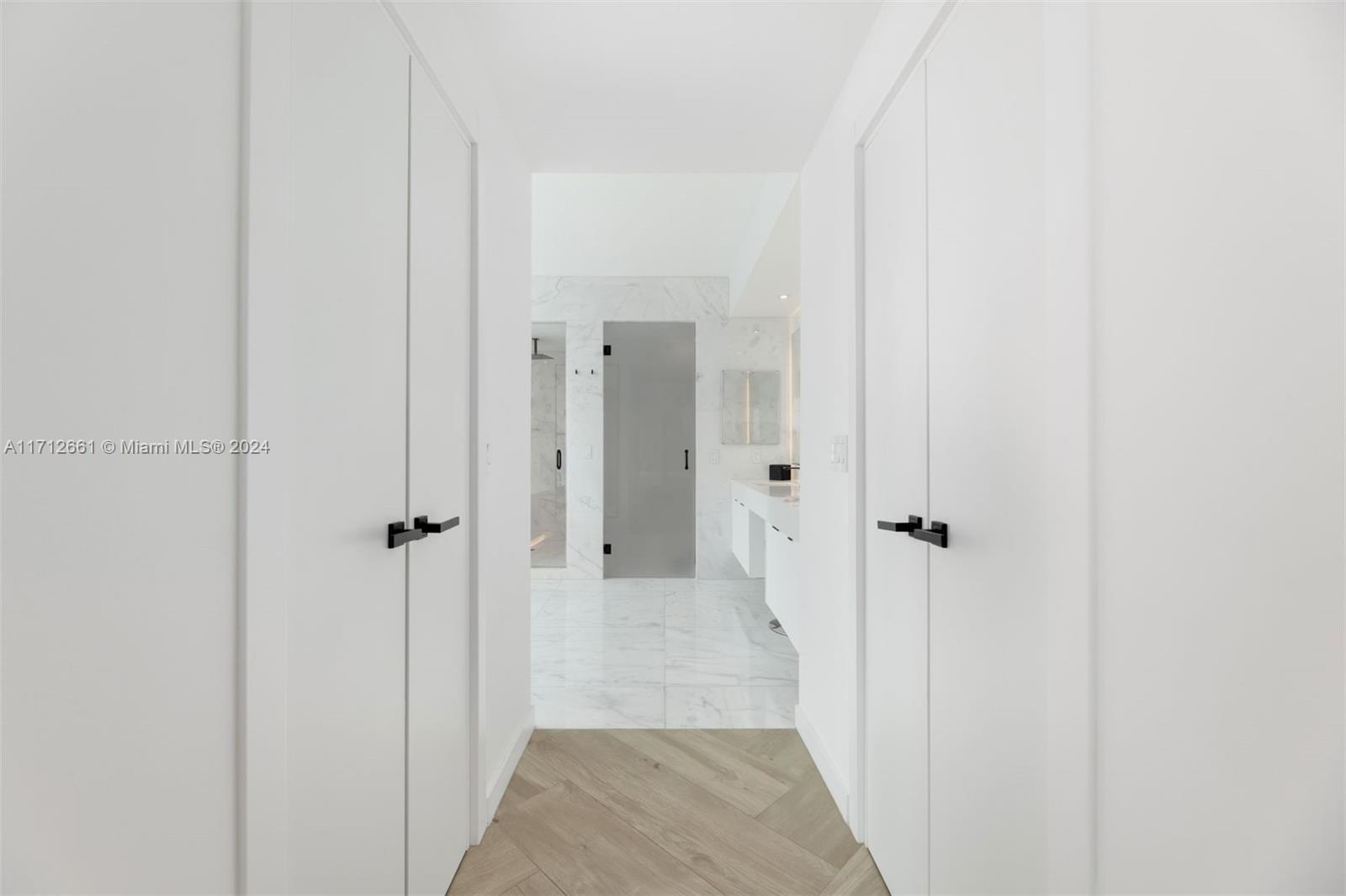 300 S Pointe Dr #1105, Miami Beach FL 33139