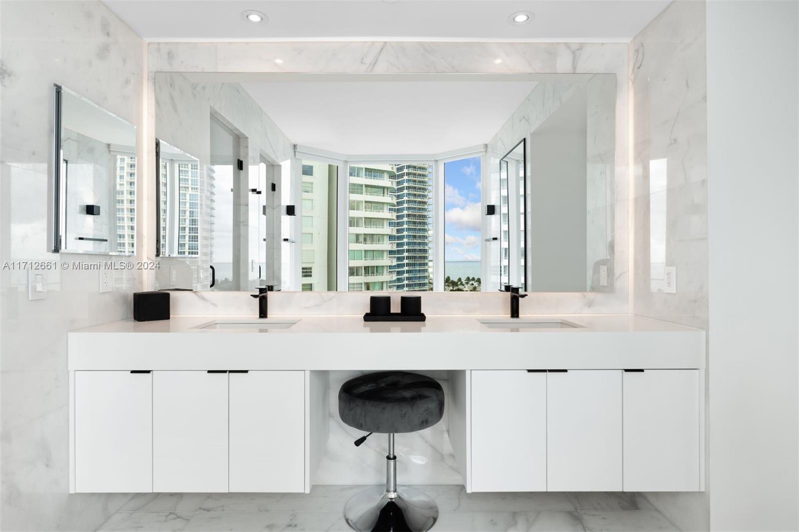 300 S Pointe Dr #1105, Miami Beach FL 33139
