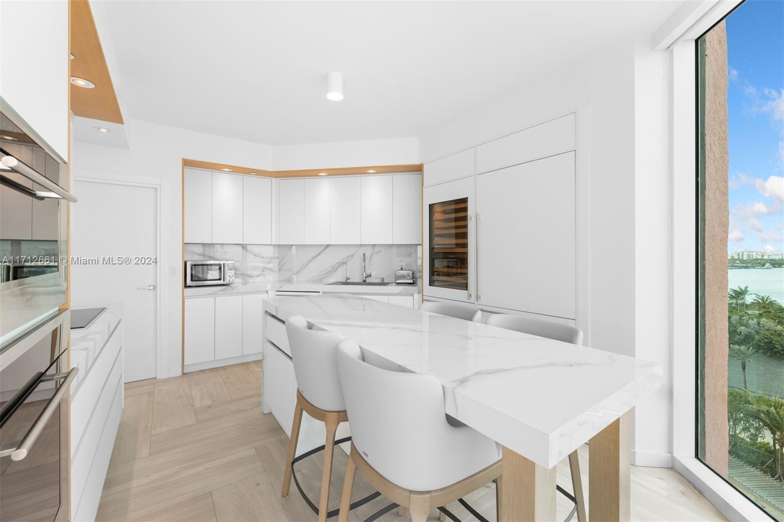 300 S Pointe Dr #1105, Miami Beach FL 33139
