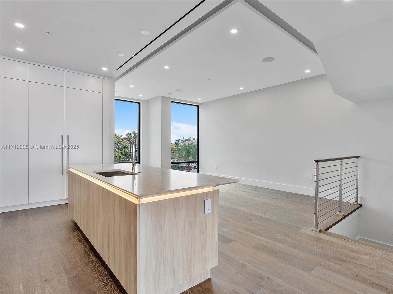 4014 NE 167 St, North Miami Beach, Florida image 11
