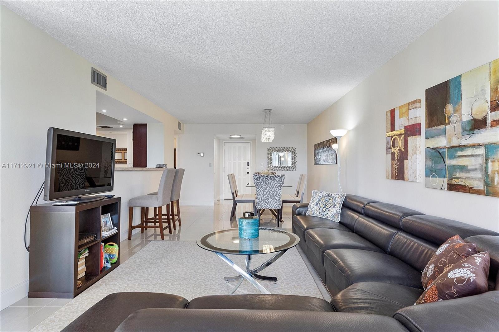 600 Parkview Dr #923, Hallandale Beach, Florida image 4