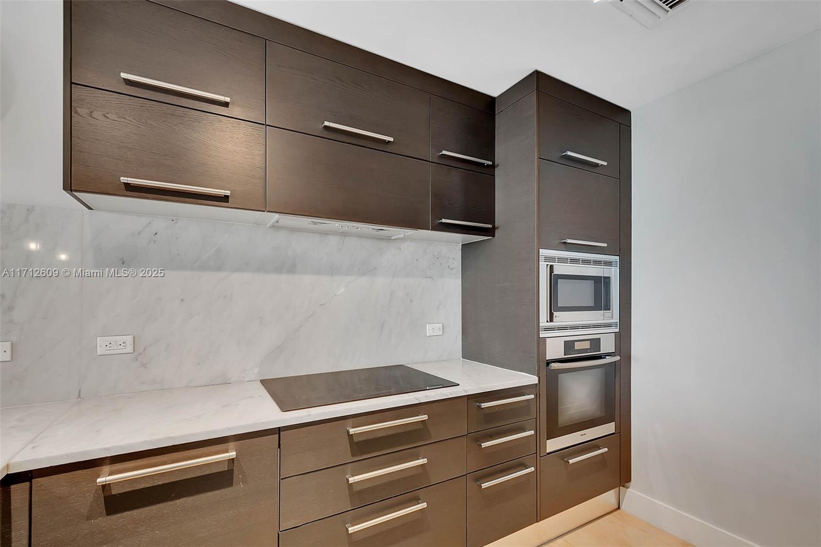 900 Biscayne Blvd #3702, Miami FL 33132