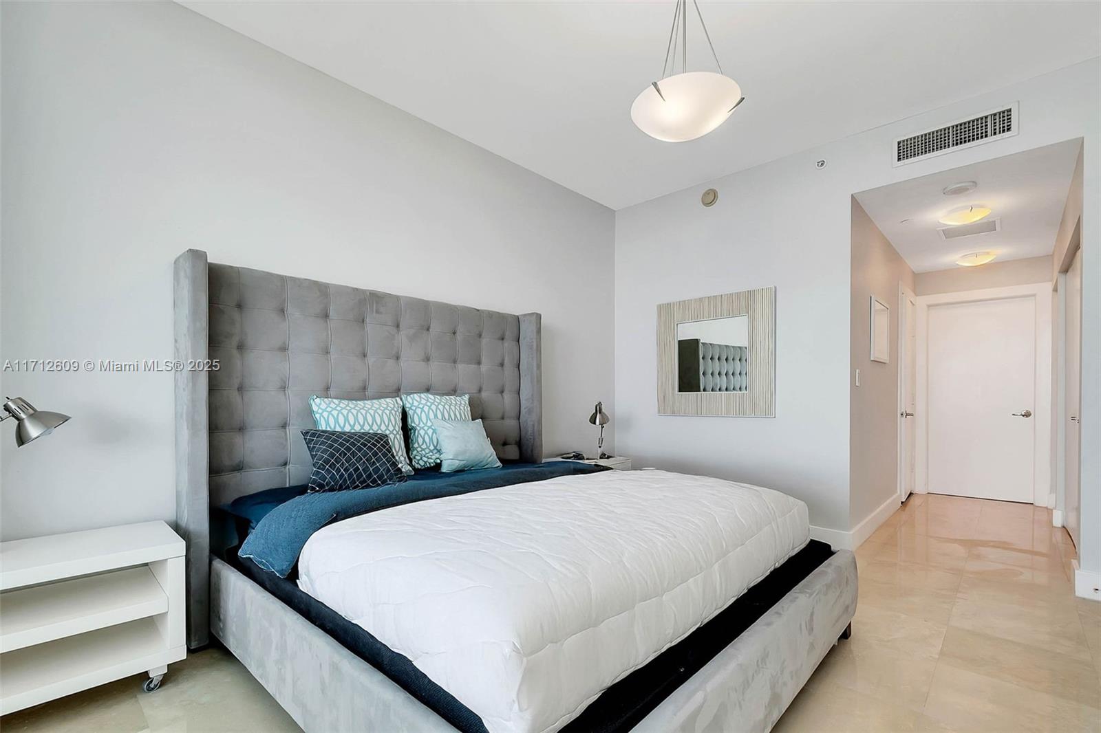 900 Biscayne Blvd #3702, Miami FL 33132