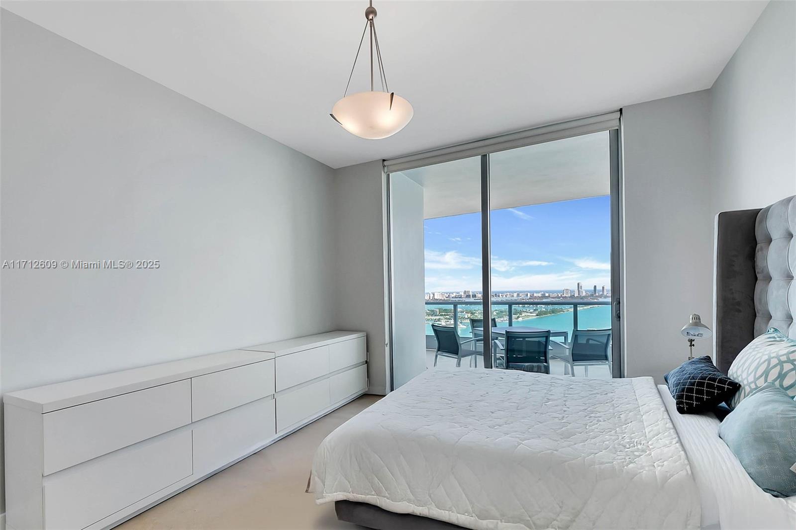 900 Biscayne Blvd #3702, Miami FL 33132