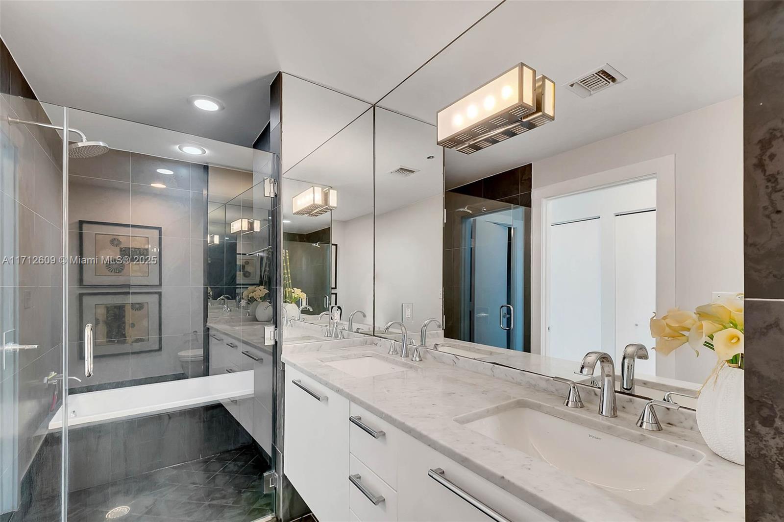 900 Biscayne Blvd #3702, Miami FL 33132