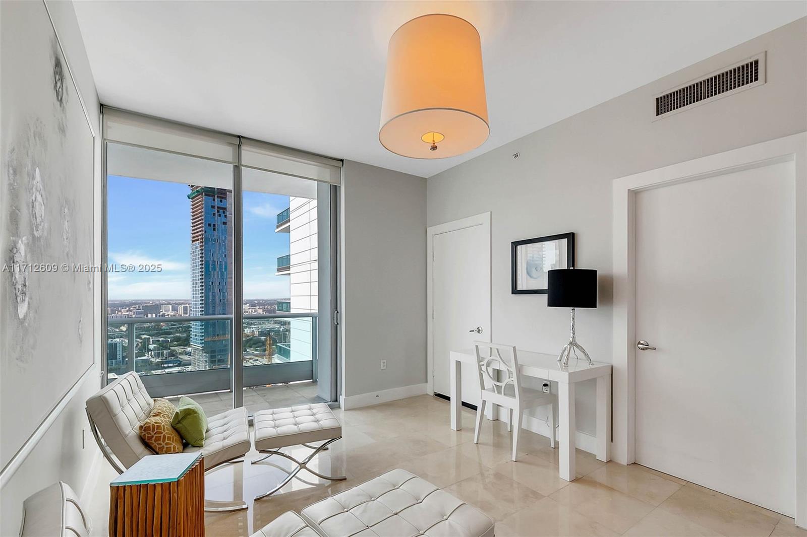 900 Biscayne Blvd #3702, Miami FL 33132