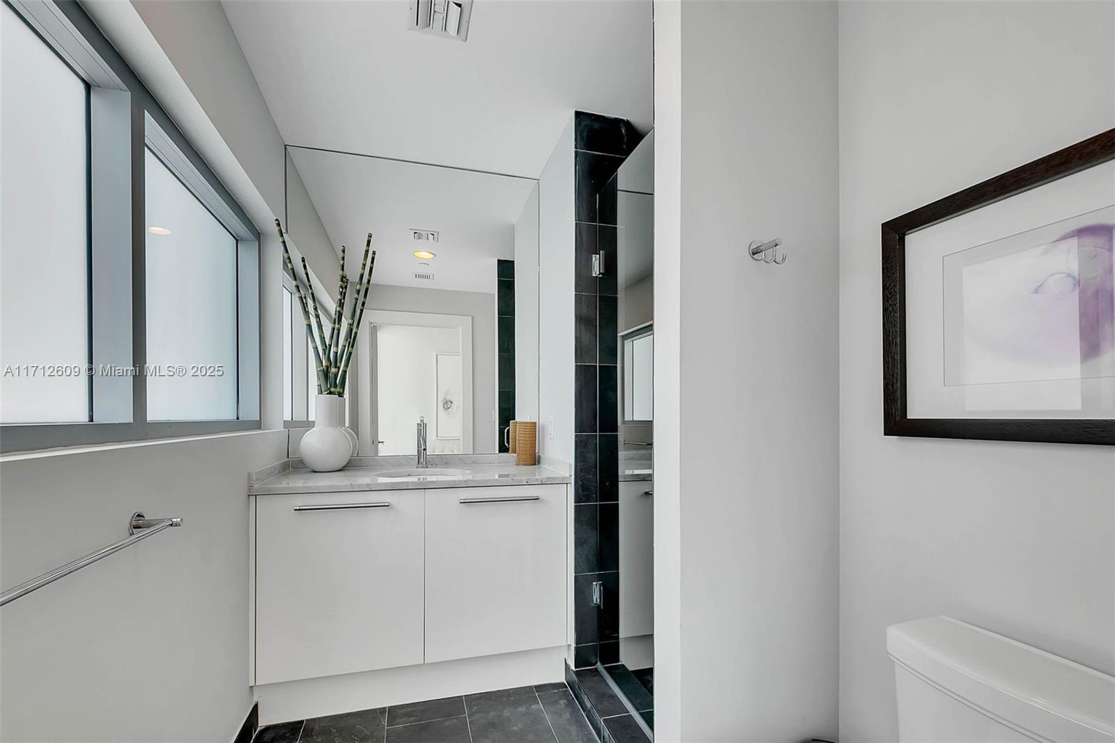 900 Biscayne Blvd #3702, Miami FL 33132
