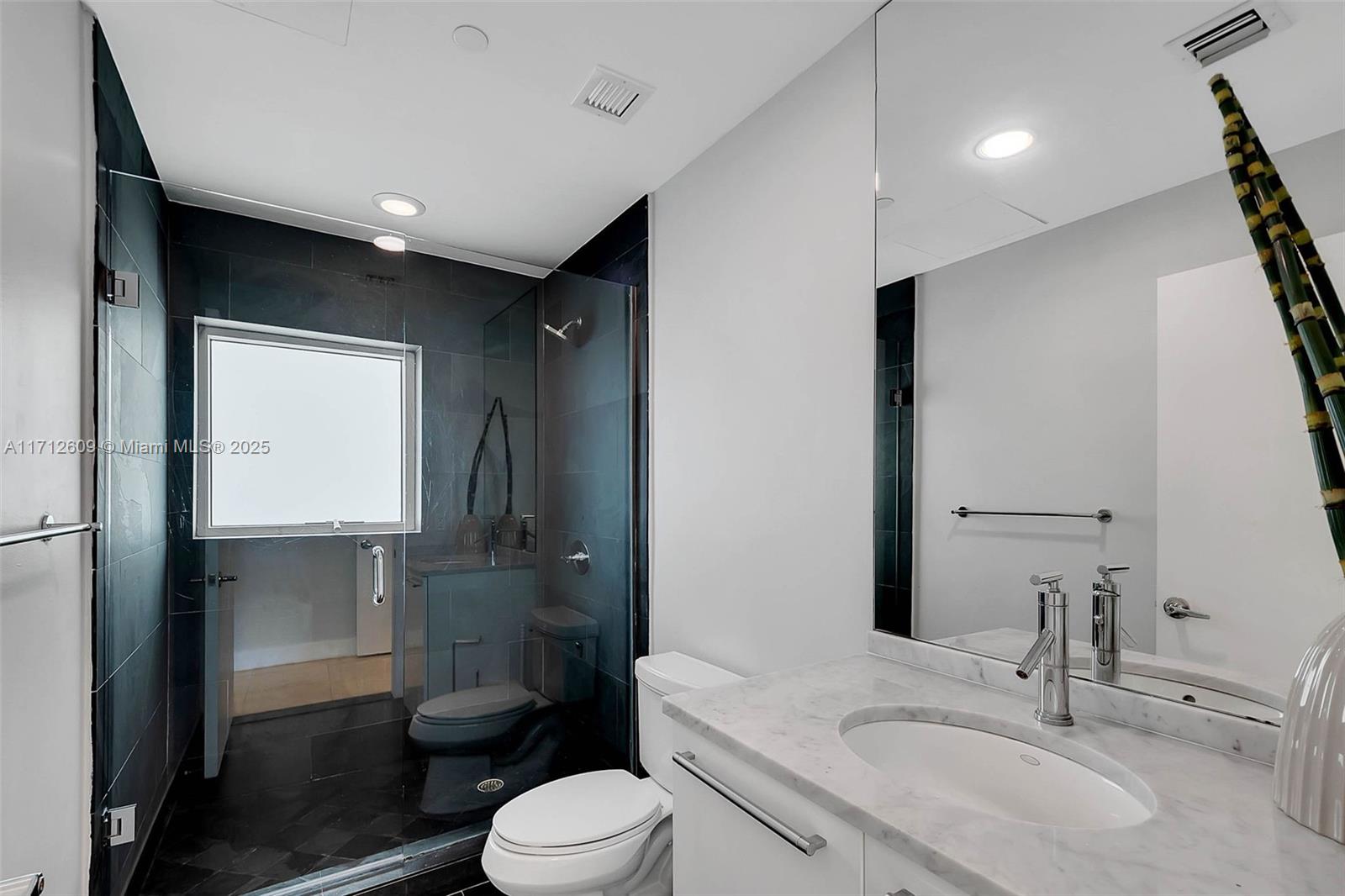 900 Biscayne Blvd #3702, Miami FL 33132