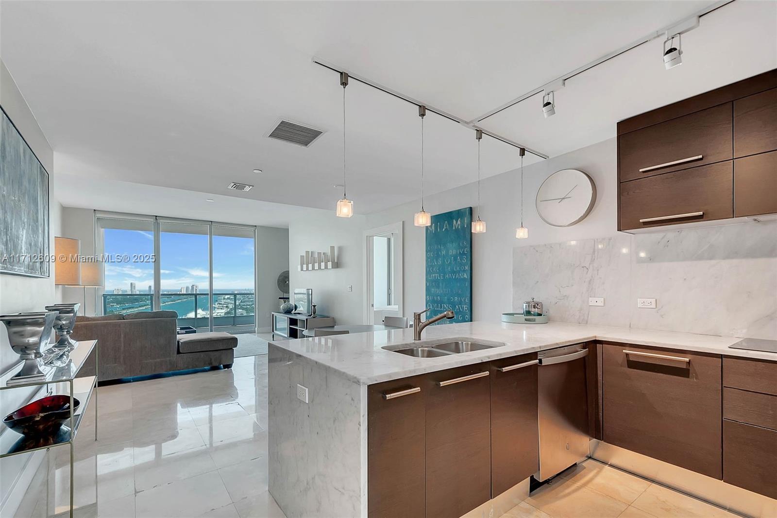 900 Biscayne Blvd #3702, Miami FL 33132