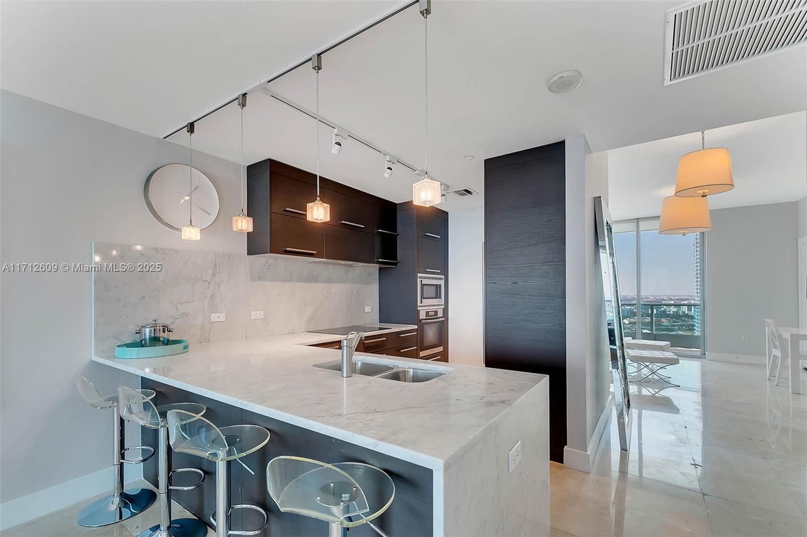 900 Biscayne Blvd #3702, Miami FL 33132