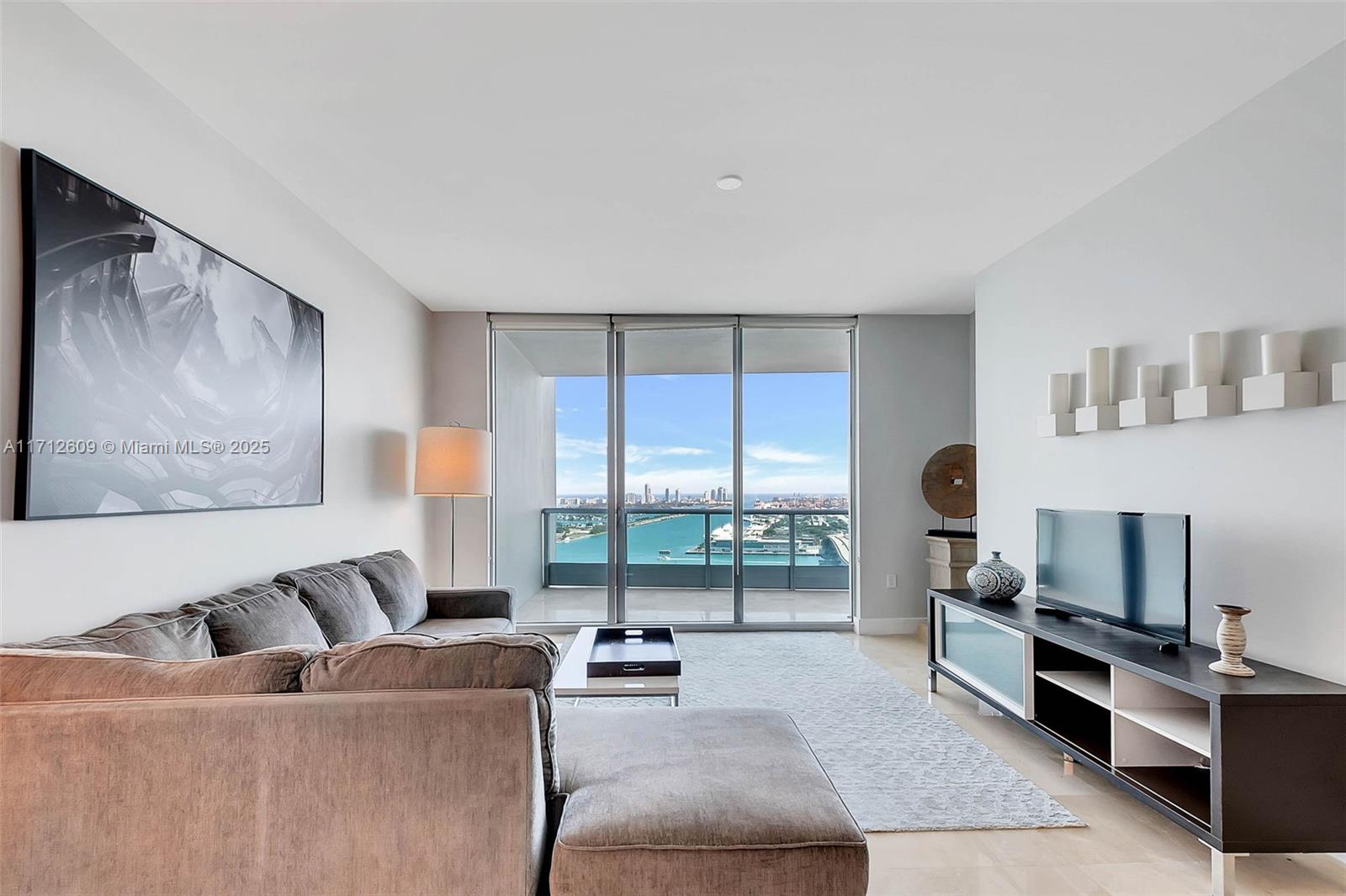 900 Biscayne Blvd #3702, Miami FL 33132