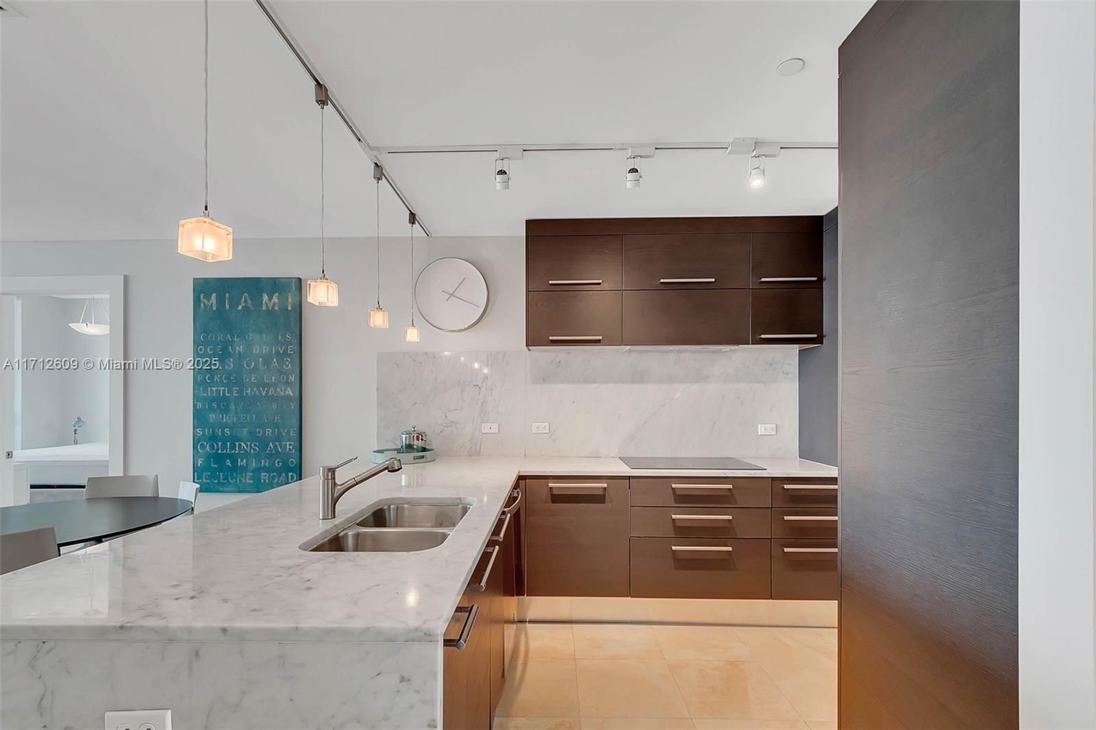 900 Biscayne Blvd #3702, Miami FL 33132