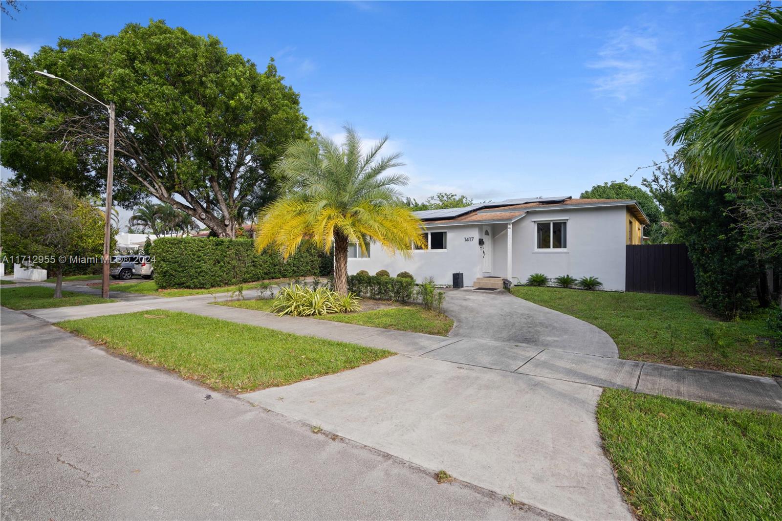 1417 Plunkett St, Hollywood, Florida image 37