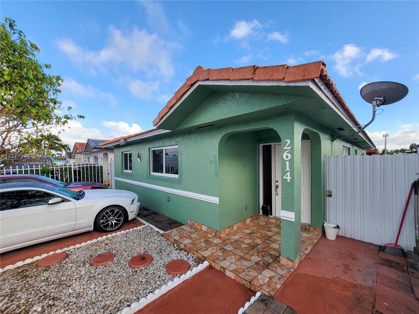 2614 W 71st Pl, Hialeah, Florida image 1