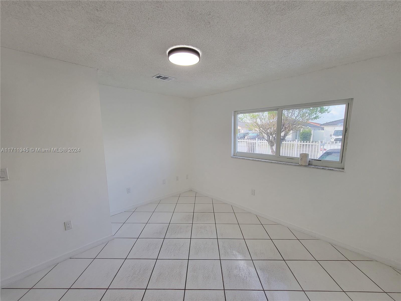 2614 W 71st Pl, Hialeah, Florida image 2